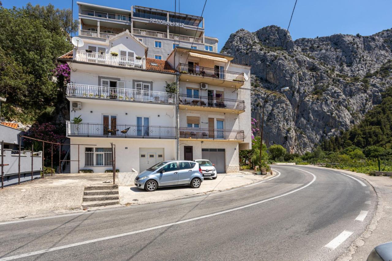 Apartment Navika Omiš Esterno foto