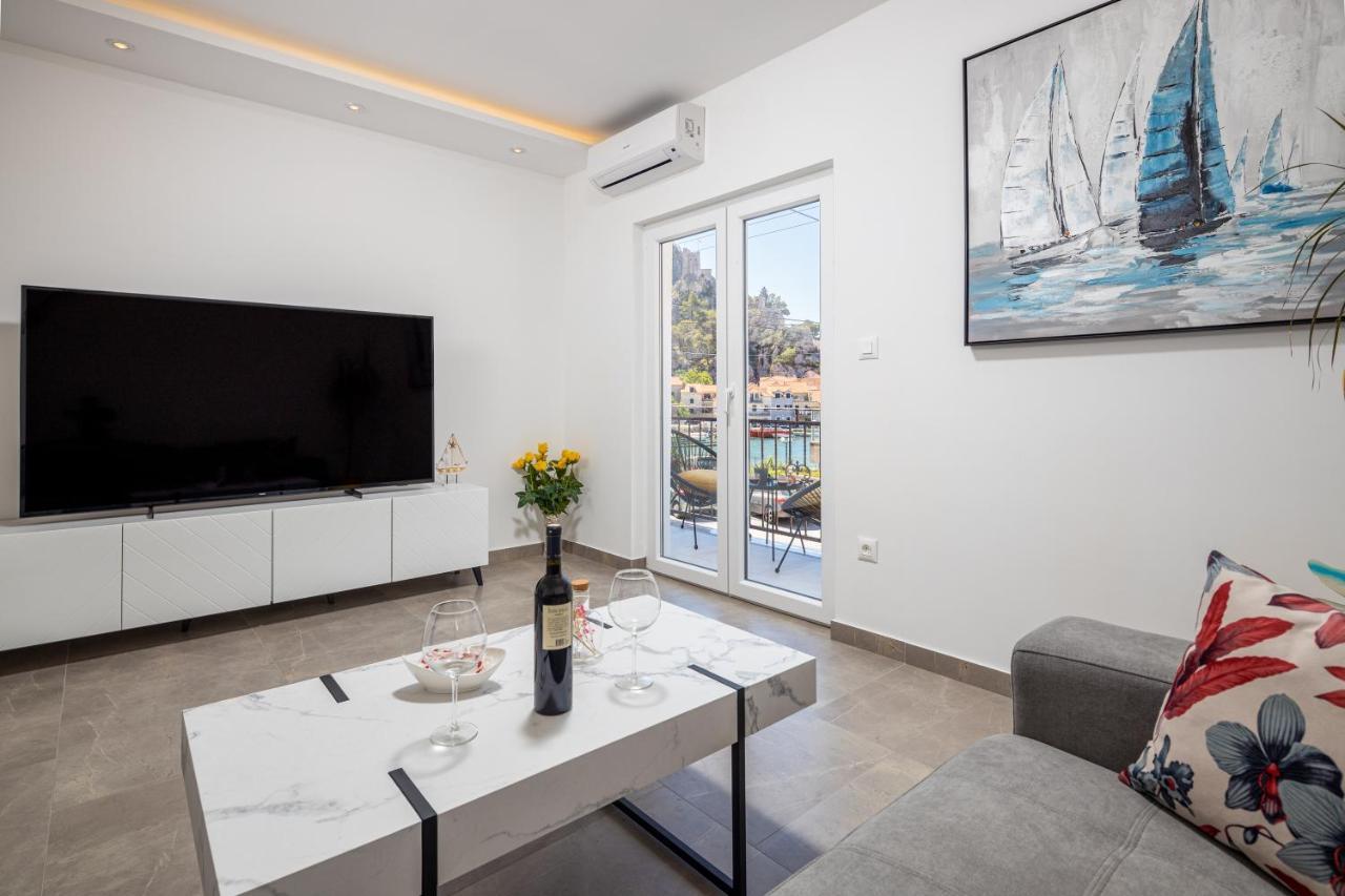 Apartment Navika Omiš Esterno foto