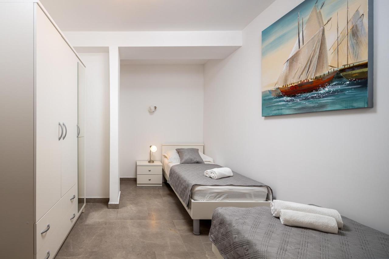 Apartment Navika Omiš Esterno foto