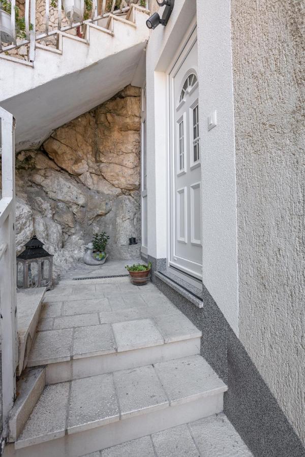 Apartment Navika Omiš Esterno foto