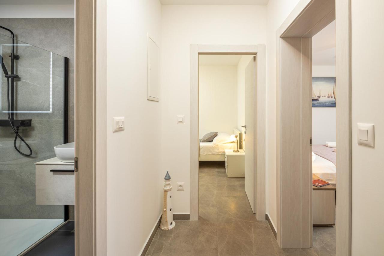 Apartment Navika Omiš Esterno foto
