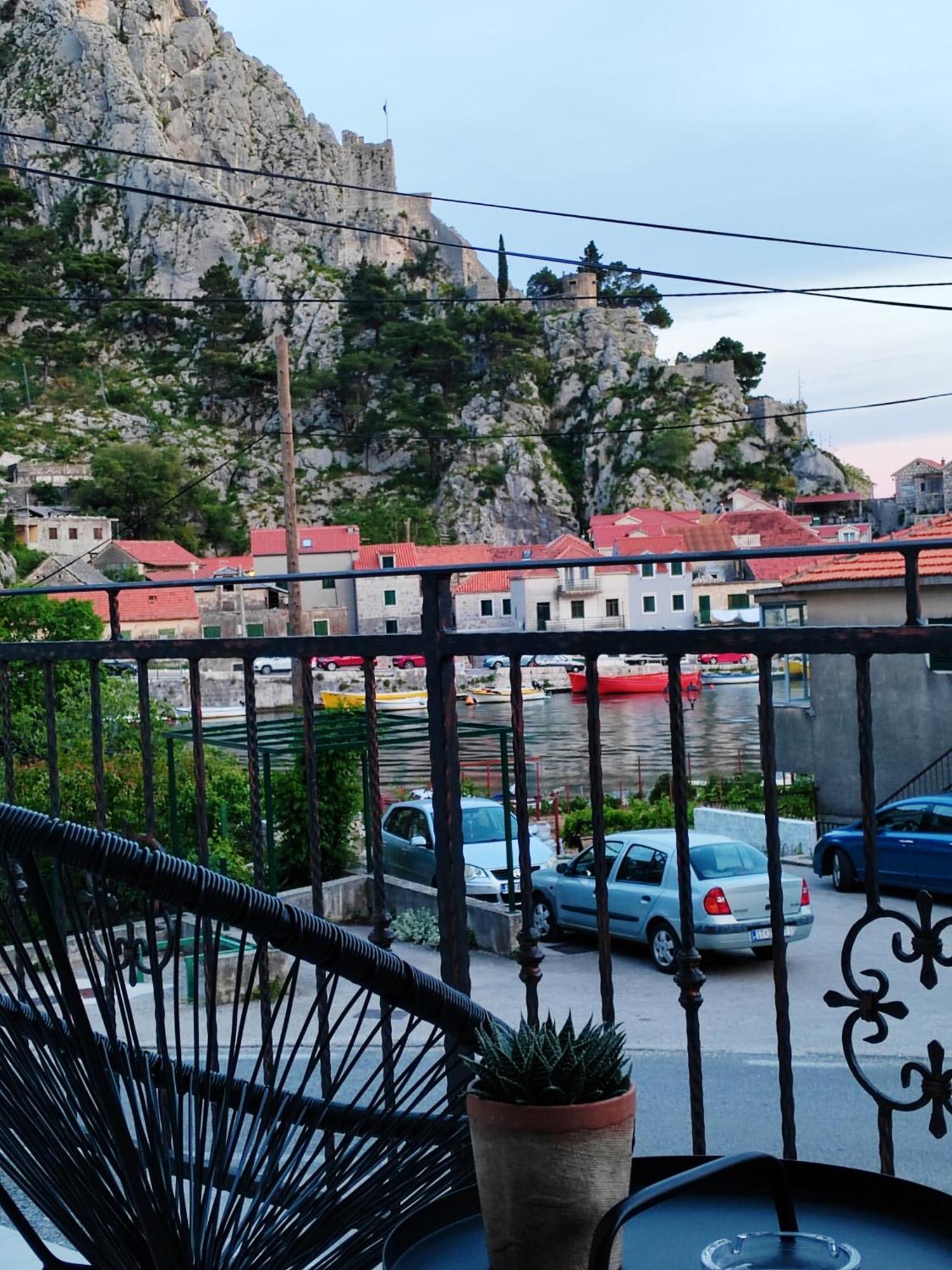 Apartment Navika Omiš Esterno foto